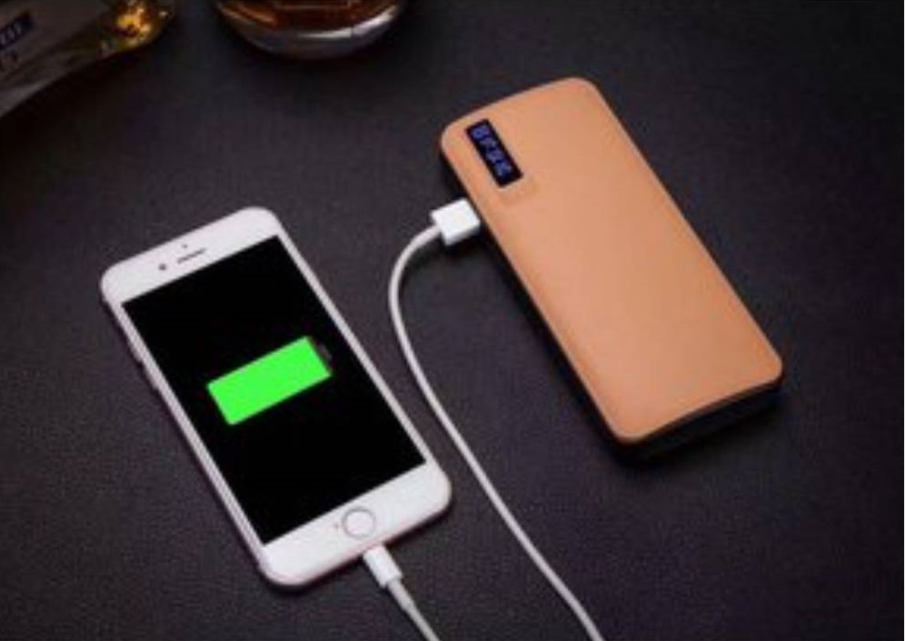 Bateria Portatil Power Box usb 22800mah 3 usb con linterna color "Blanco"