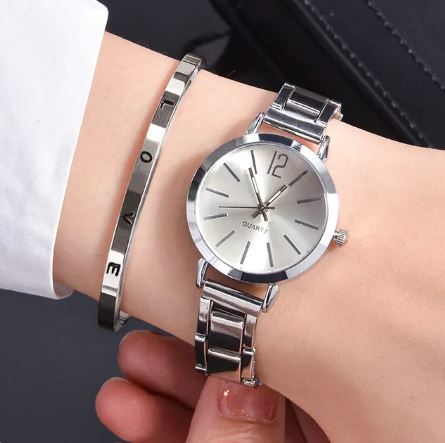 Reloj de cuarzo con correa de acero plateado + Pulsera para mujer.
