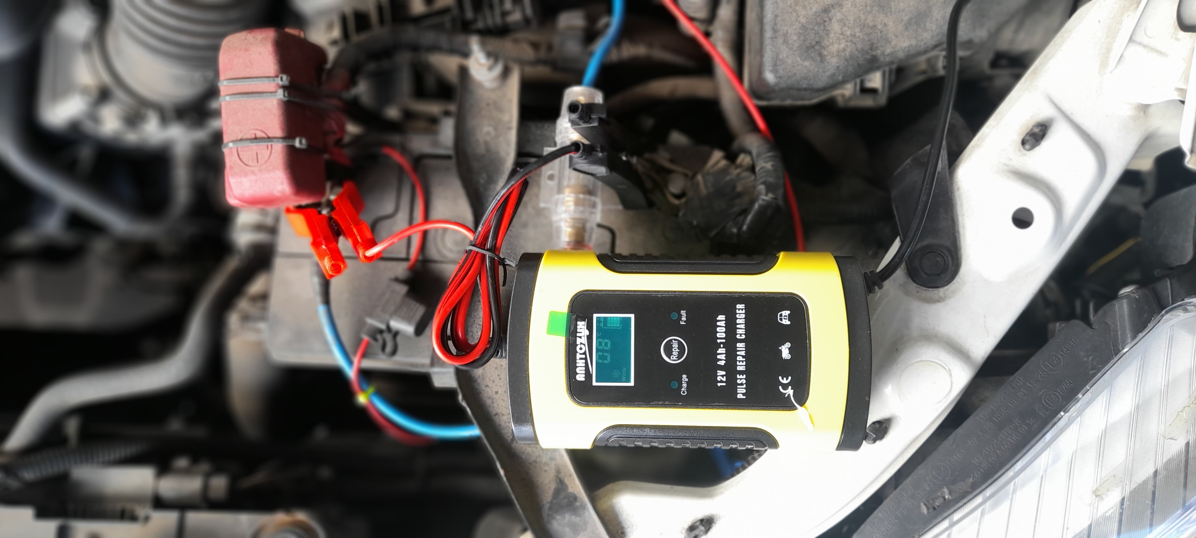 Cargador de baterias auto 12v 4AH hasta 100AH