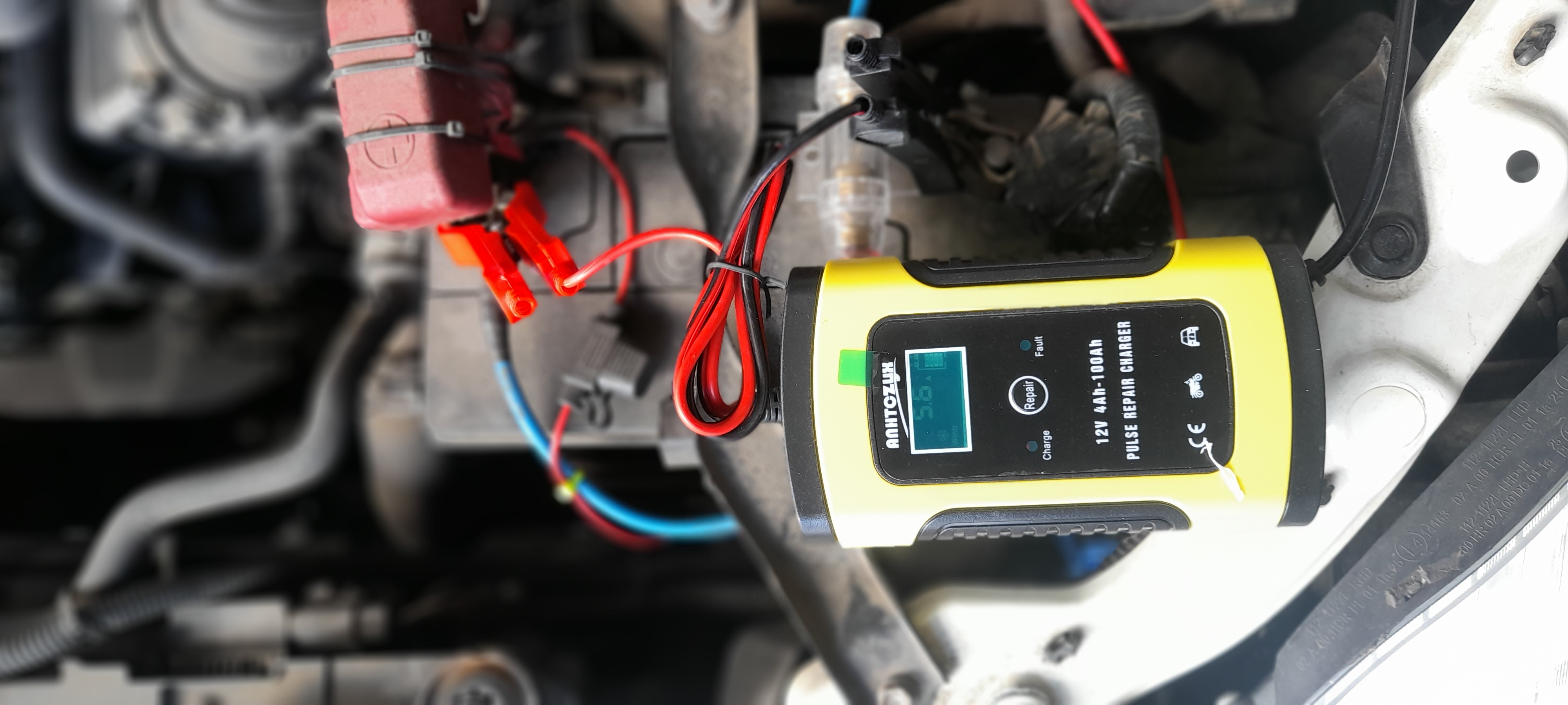 Cargador de baterias auto 12v 4AH hasta 100AH