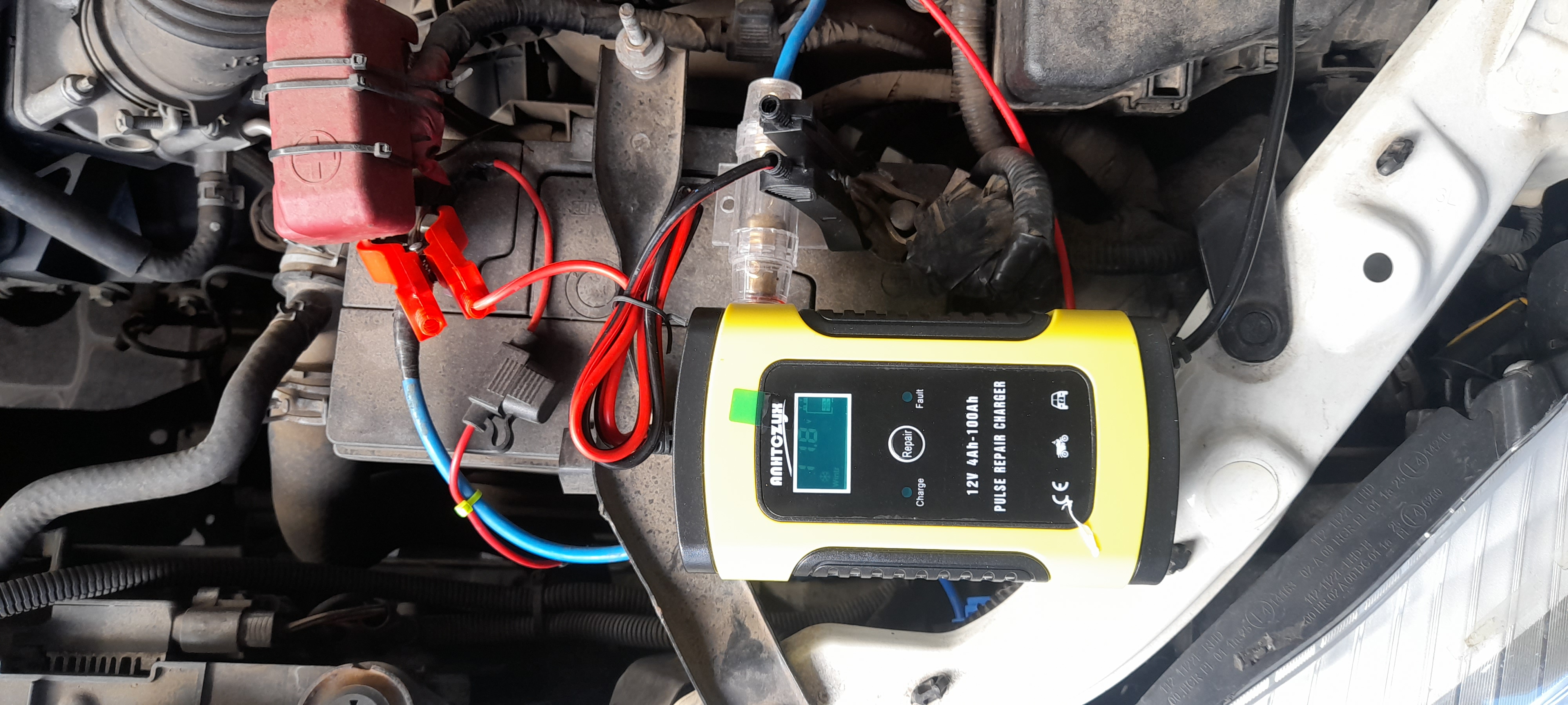 Cargador de baterias auto 12v 4AH hasta 100AH